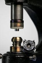画像をギャラリービューアに読み込む, YKK | 16.8mm ツインプロング ローレルリース イレギュラー ドーナツ ジーンズ ボタン | YTCB-ICL168